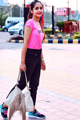 Ishita Chopra - Influencer in Chandigarh | www.dazzlerr.com