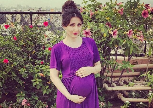 Dazzlerr: Bollywood Actresses Who Took “Maternity Style” a Step Ahead