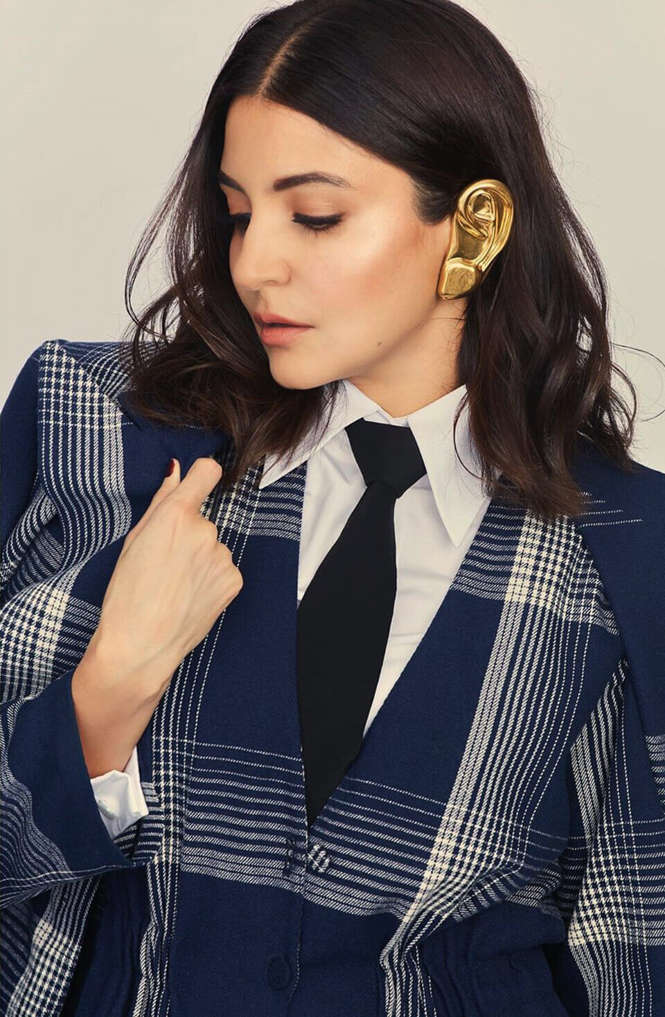 Dazzlerr - Jaw-Dropping Earrings of Anushka Sharma